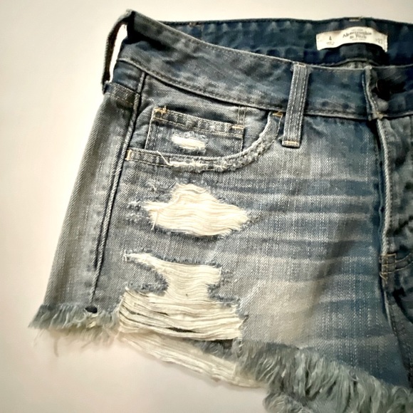 Abercrombie & Fitch Low Rise Boyfriend Shorts - Picture 5 of 6